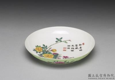 图片[2]-Dish with four-seasons flower inside a carved green exterior in falangcai painted enamels, Qianlong reign (1736-1795), Qing dynasty-China Archive